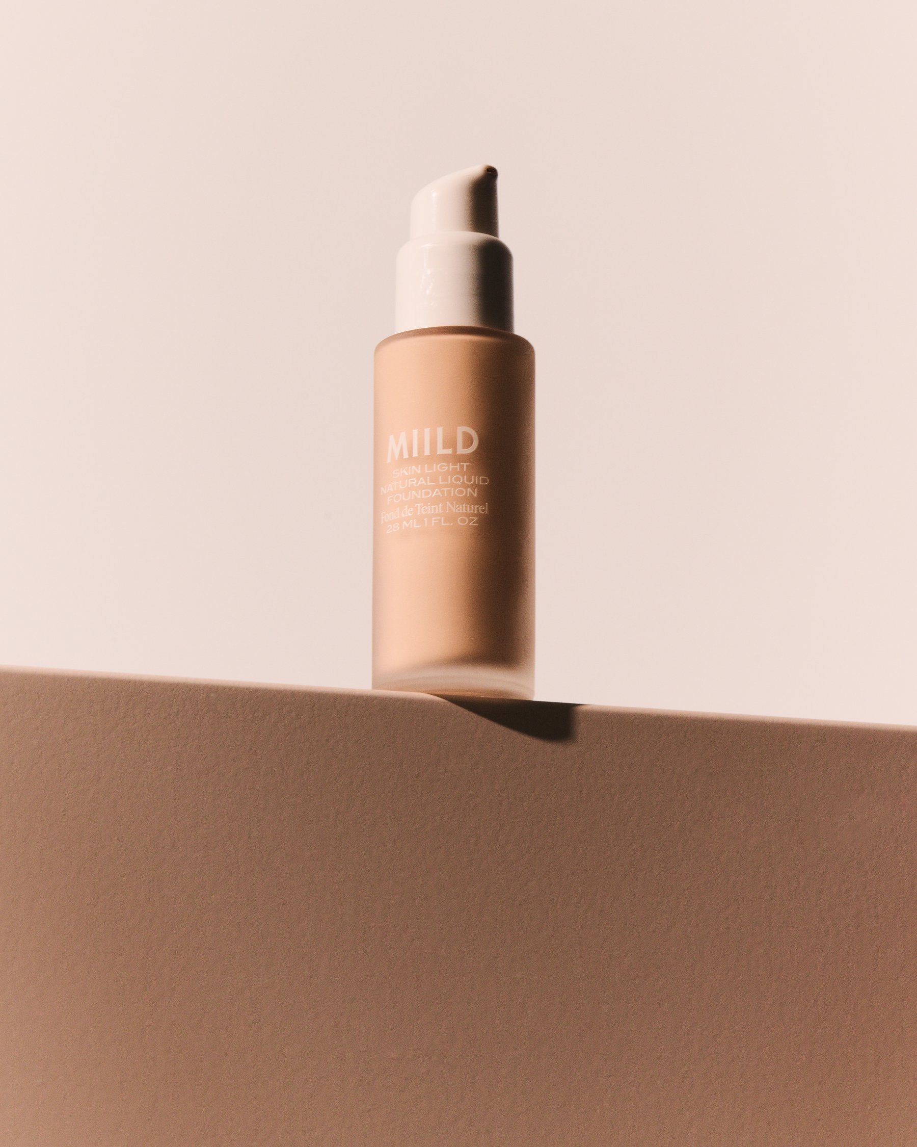 Skin Light Natural Liquid Foundation 04 Daisy Skin Light Natural Liquid Foundation 04 Daisy