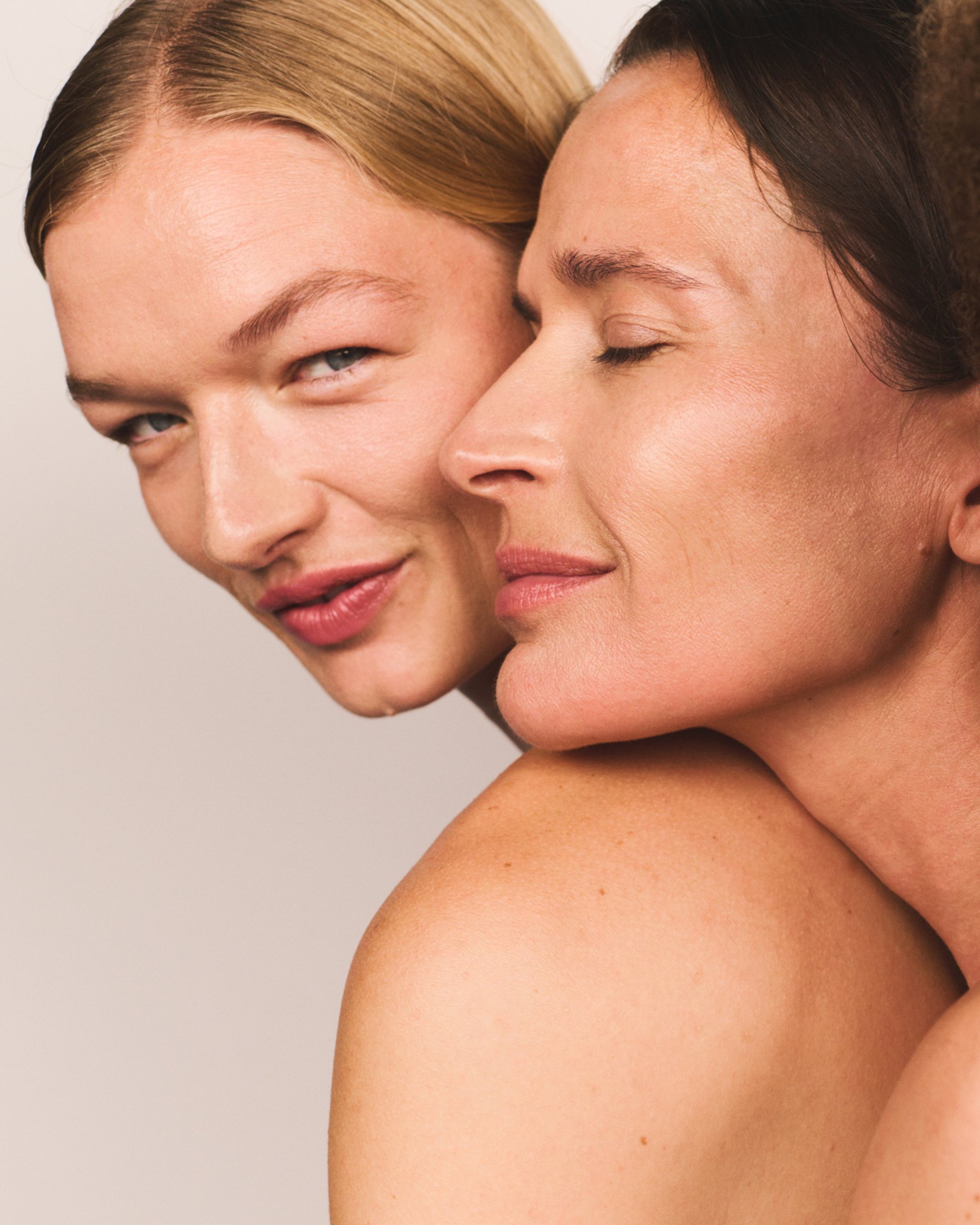 Skin Light Natural Liquid Foundation 04 Daisy Skin Light Natural Liquid Foundation 04 Daisy