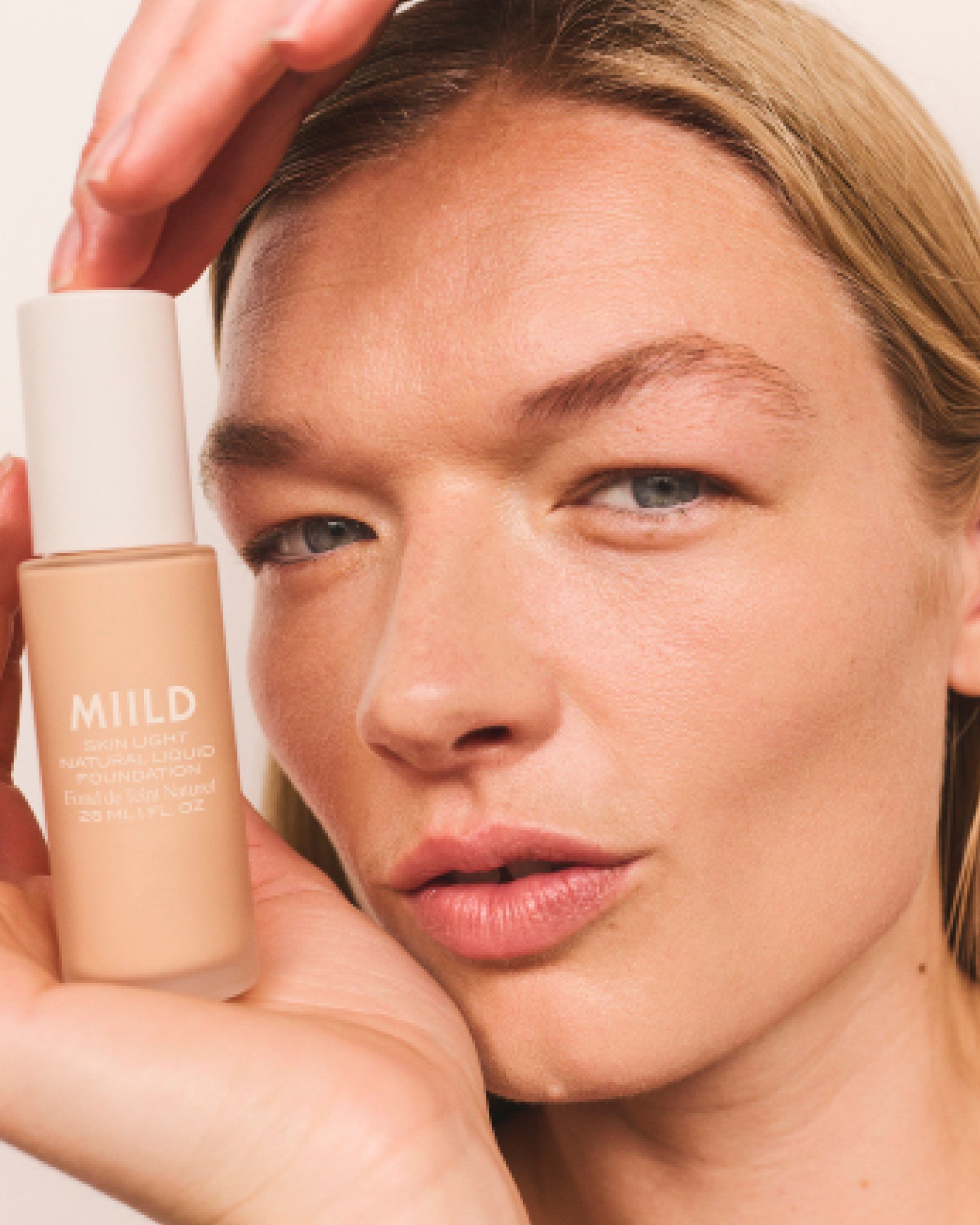 Skin Light Natural Liquid Foundation 04 Daisy Skin Light Natural Liquid Foundation 04 Daisy